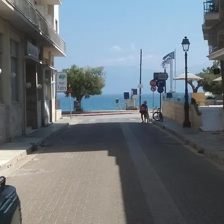 Cute Small Flat Near The Beach *